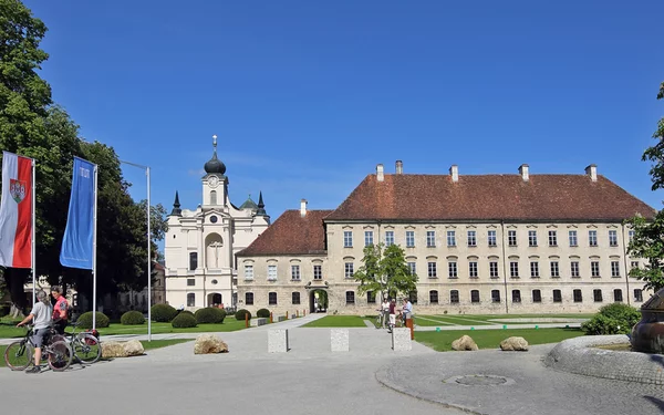 Kloster Raitenhaslach, Klosterkirche und Aussenbereich der Anlage, Foto: Burghauser Touristik