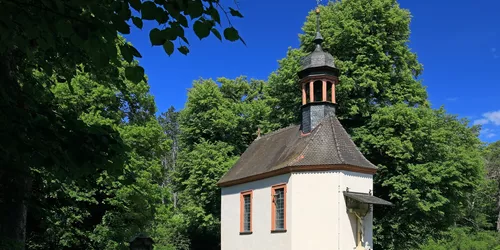 Die Kreuzkapelle Rohrbach, Foto: Uwe Miethe, Lizenz: DB