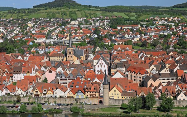 Blick von der Burgruine Karlsburg auf Karlstadt, Foto: Uwe Miethe, Lizenz: DB