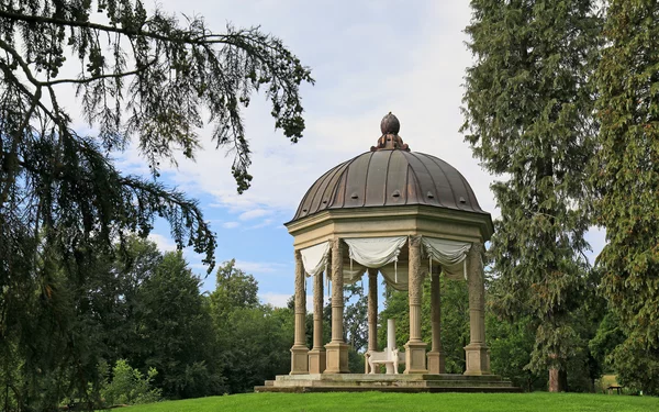 Im Schackypark in Dießen am Ammersee: Der Monopteros, Foto: Uwe Miethe