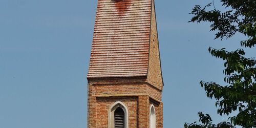 St. Martin Sonnendorf mit Storchennest, Foto: Landkreis Erding