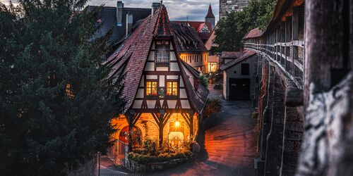 Fachwerkhaus während Dämmerung in Rothenburg ob der Tauber