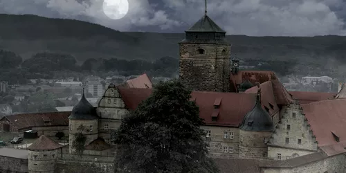 Festung Rosenberg im Dunkeln mit Vollmond