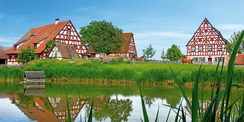 Blick auf Fachwerkhäuser im Museum Bad Windsheim