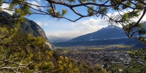 Blick vom Pfad der zur Schlossbachklamm führt ins Tal