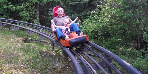 Sausendes Vergnügen auf der Sommerrodelbahn in Kronach